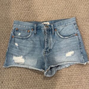 Madewell relaxed denim shorts. Size 27